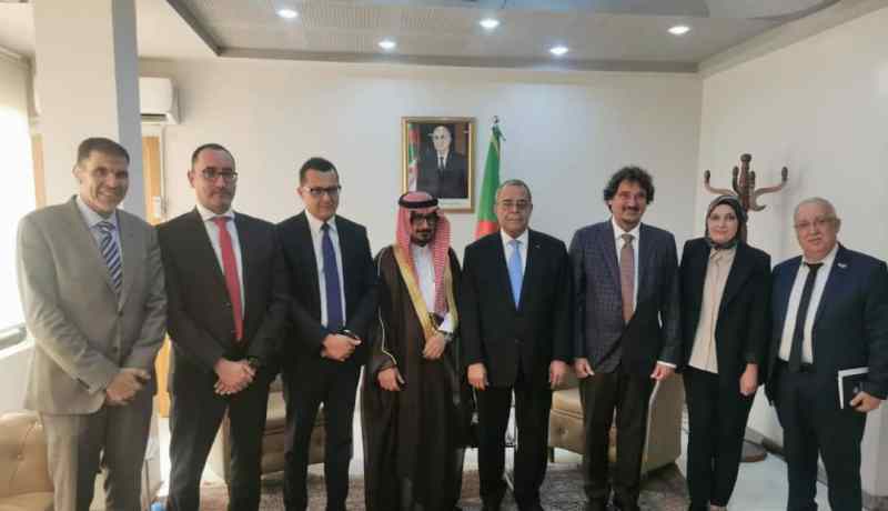 وزير الصناعة يجري مباحاثات مع رئيس مجمع “جمجوم فارما”