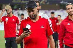 بالصور.. العناصر الوطنية تتفقد أرضية الملعب قبل مواجهة مصر