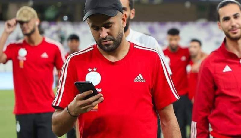 بالصور.. العناصر الوطنية تتفقد أرضية الملعب قبل مواجهة مصر