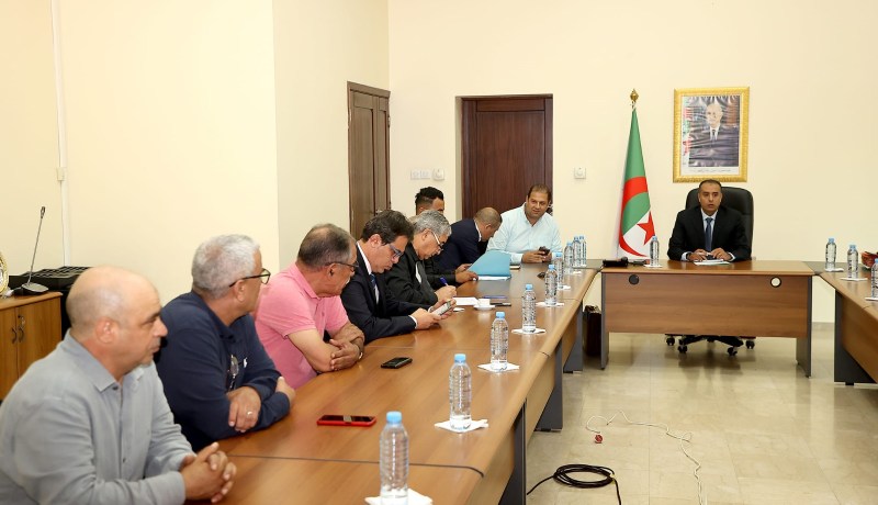 رؤساء الأندية المحترفة يدعمون رئيس الفاف صادي