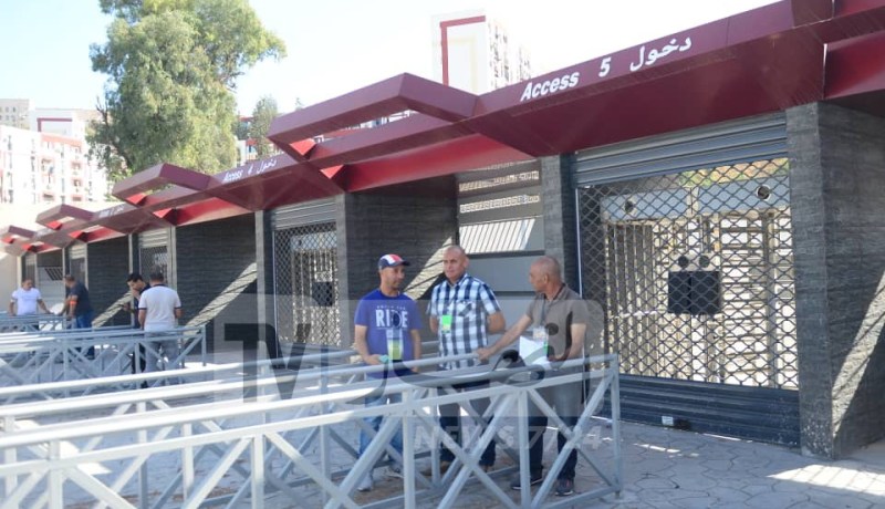 بالصور.. بداية توافد أنصار الخضر على ملعب حملاوي