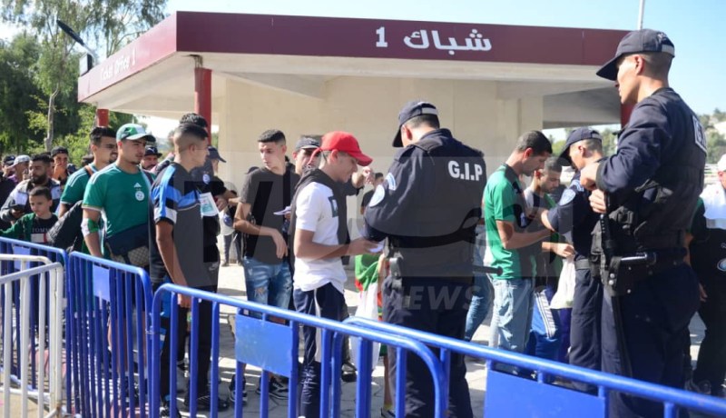 بالصور.. بداية دخول الأنصار لملعب حملاوي