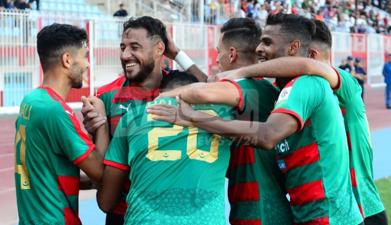 مولودية الجزائر تحسم القمة أمام سطيف والسياسي يضرب بالثلاثية