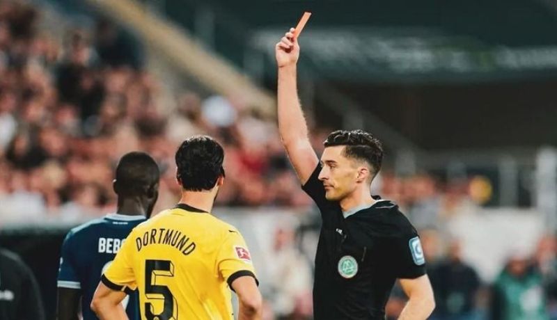 أسرة بوروسيا دورتموند تنتقد بن سبعيني