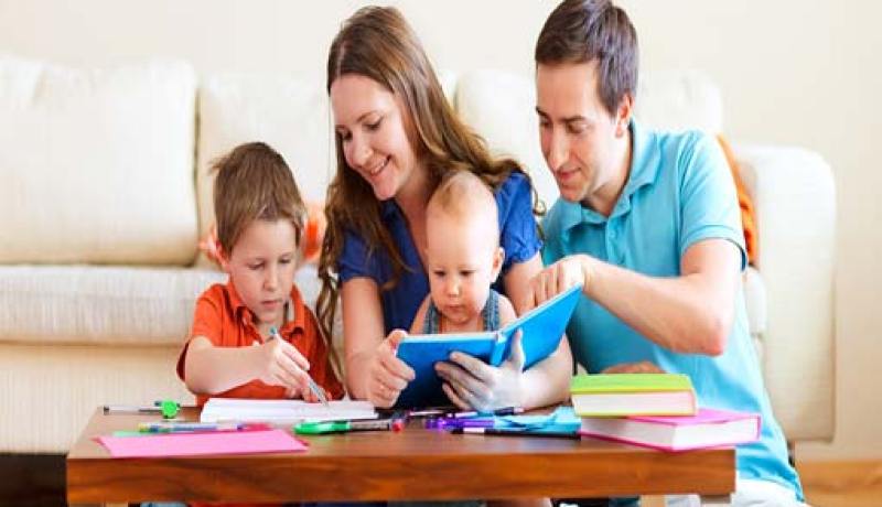 نافذة على الأسرة.. لنربي أولادنا على التشجيع والثقة والإيمان بقدراتهم