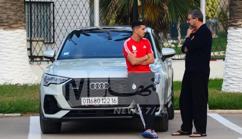 بالصور.. وصول المنتخب الوطني إلى أرض الوطن