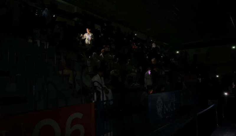 بالفيديو.. فرنسا تمضي ليلة في الظلام