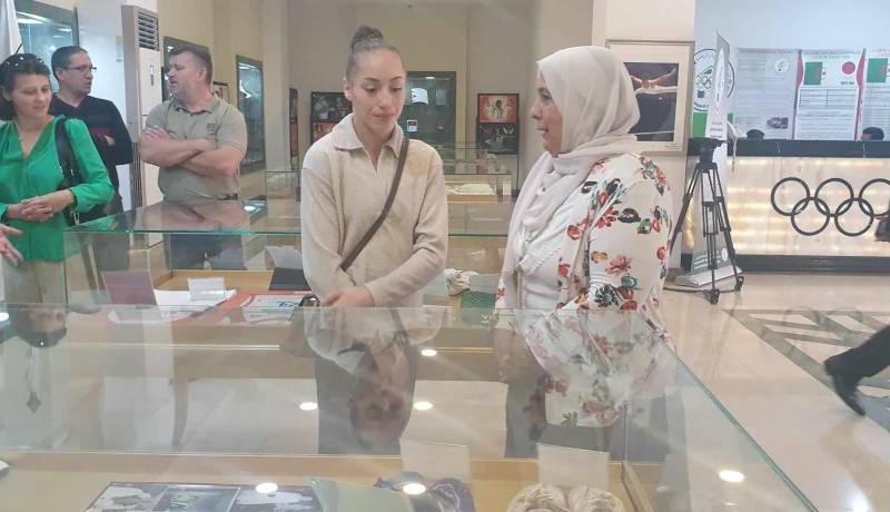 بالصور.. كايليا نمور تزور المتحف الأولمبي الجزائري