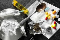 مسبوق قضائيا يجر طالب حقوق وآخر إلى الحبس لحيازته 3 أكياس “التشوشنة”