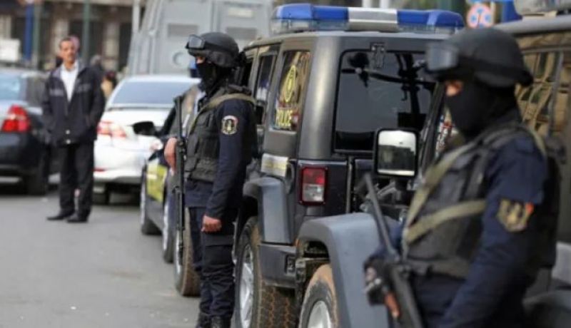 شرطي مصري يقتل سياحا صهاينة رميا بالرصاص