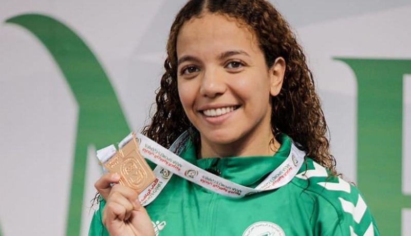 البطولة العربية للسباحة.. نسرين مجاهد تتوج بذهبية 50 متر حرة