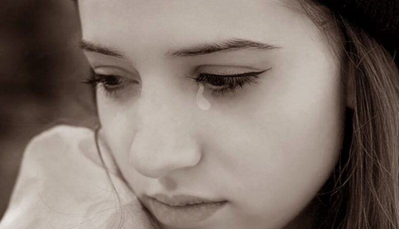 أختي غير الشقيقة تهدد مستقري.