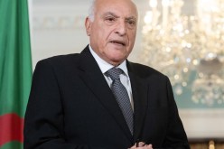 عطاف يتلقى مكالمتين هاتفيتين من نظيريه التونسي والموريتاني ويلتقي الليبي بغينيا الاستوائية