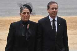 زوجة الرئيس الصهيوني تعلن عن فقدان الاتصال بابنها الذي يقاتل في غزة