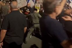 مواجهات عنيفة بين مستوطنين وشرطة الاحتلال أمام مقر إقامة نتنياهو