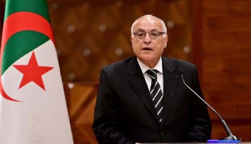 عطاف يستمع لانشغالات الجالية الجزائرية المقيمة برومانيا