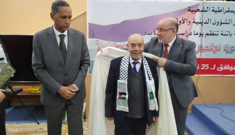 بلمهدي يُكرّم المجاهد عقيد جيش التحرير الوطني محمود بن سبع