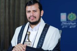 زعيم الحوثيين في اليمن يتوعد بتدمير سفن الكيان الصهيوني