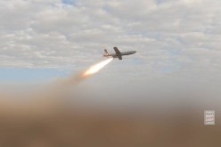 القوات المسلحة اليمنية تطلق دفعة كبيرة من الطائرات المسيرة.. وتهدد مستمرون 