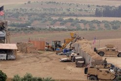 بطائرات مسيّرة.. استهداف قاعدة أمريكية بالعمق السوري 