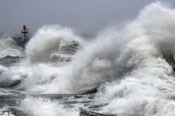 “قنبلة جوية”.. عاصفة مدمرة تضرب فرنسا مساء اليوم