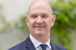 وزير الصناعة الفرنسي يدافع عن المهاجرين