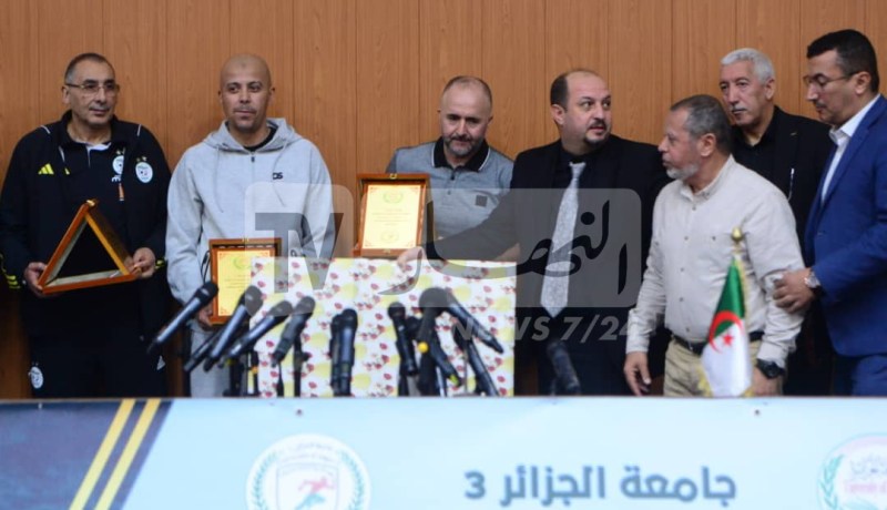جامعة الجزائر 3 تكرم الناخب الوطني جمال بلماضي