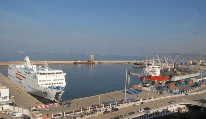 سفينة بحرية أمريكية ترسو في ميناء وهران لهذا السبب