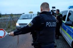 أوروبا تشدد الحدود ودول تغلقها بالكامل