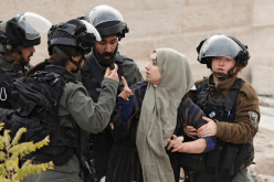 اعتقال 65 فلسطينيا بينهم سيدتان وصحفيان في الضفة والقدس