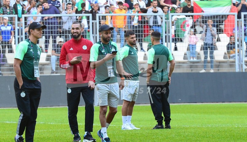 بالصور.. محرز ورفقائه يتفقدون أرضية ملعب “نيلسون مانديلا” قبل مواجهة الصومال