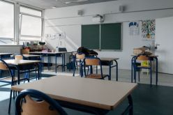 الصلاة في المدارس تثير غضب المسؤولين في فرنسا والتحقيق يكشف مفاجأة