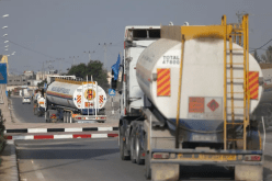 دخول أول شاحنة وقود إلى غزة منذ إندلاع الحرب