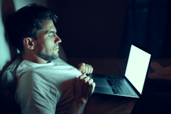 أخي المتمارض يهدد سمعتنا وإستقرارنا الأسري