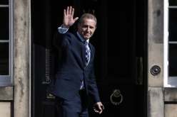 بسبب أبنائه.. وزير الصحة الاسكتلندي يدفع 12500 يورو فاتورة الأنترنت