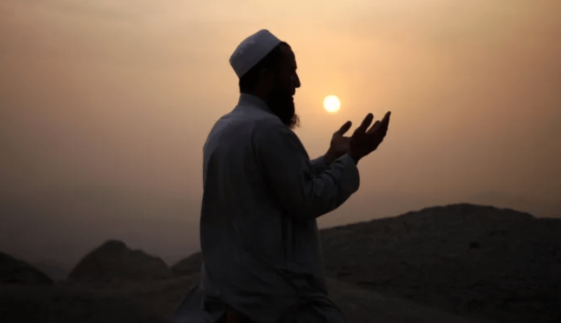 لا تنسوا الدعاء فهو عبادة يحبها الله