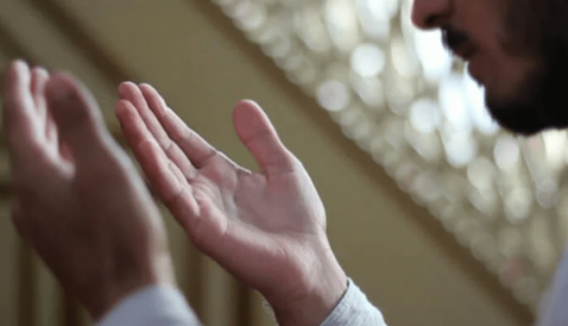 لا تنسوا الدعاء.. فهو عبادة يحبها الله