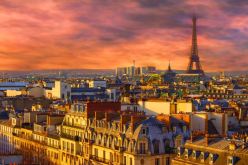 فرنسا تمنح المهاجرين غير الشرعيين تصريح إقامة لعام واحد بشرط..