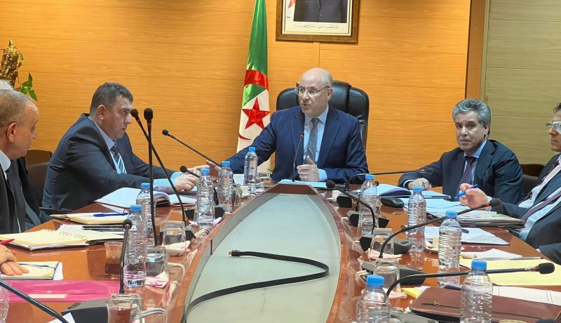 تجارة: مناقشة الإجراءات الضرورية لضمان التموين ووفرة المنتجات الواسعة الإستهلاك
