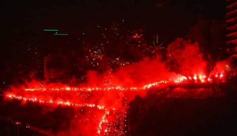 بالفيديو.. أنصار الحمراوة يلهبون وهران احتفالا بميلاد التأسيس