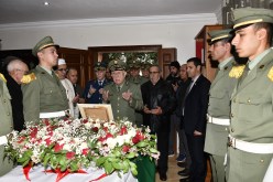 الفريق أول شنڨريحة يُشيع جثمان  اللواء المتقاعد خالد نزار
