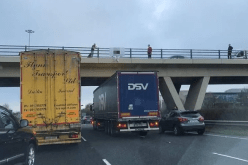 مأساة.. شاب يقفز من جسر بسبب رفض طلبه للزواج 