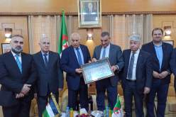 بالصور.. والي عنابة يكرم وفد المنتخب الفلسطيني