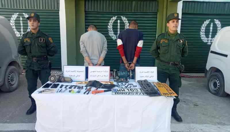 قسنطينة: توقيف شخصين يمتهنان السرقة من داخل السيارات باولاد رحمون