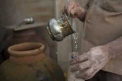 لا يغرك المظهر.. فوراء صفاء الماء مذاق مر كالعلقم