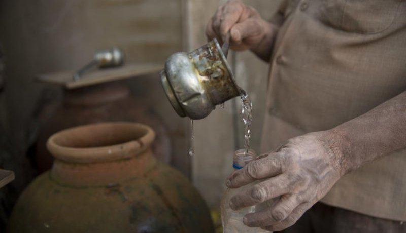 لا يغرك المظهر.. فوراء صفاء الماء مذاق مر كالعلقم