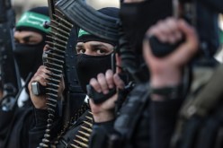 أوقعت قتلى وجرحى.. القسام تستهدف جنودا و3 دبابات صهيونية بخان يونس