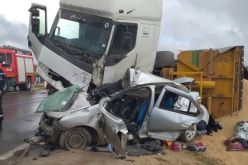 وفاة 3 أشخاص في إصطدام بين سيارة وشاحنة بالابيض سيدي الشيخ