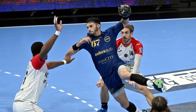 أيوب عبدي لاعب الشهر في الدوري الفرنسي لكرة اليد