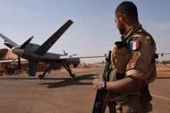 الجيش الفرنسي يغادر النيجر اليوم ويغلق سفارته فيها